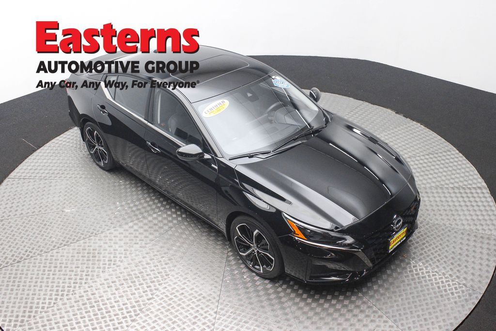 Used 2024 Black Nissan 2.5 SR image 3