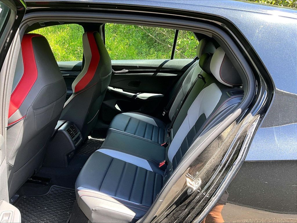 2024 Volkswagen Golf GTI — photo 16