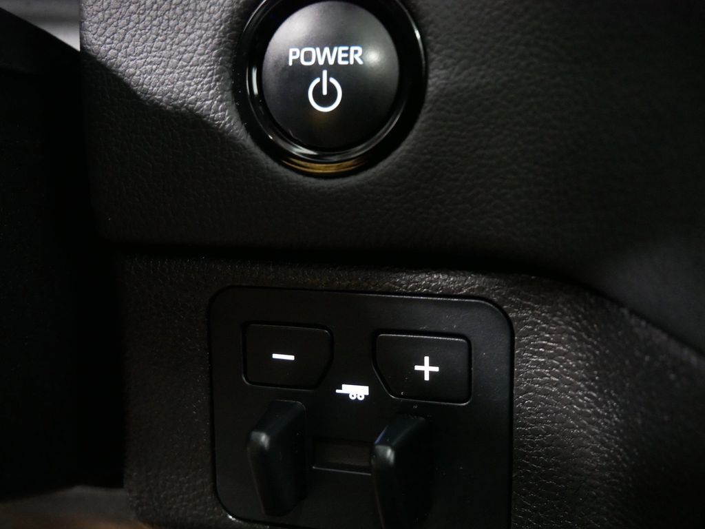 2025 Toyota Tundra Limited - Photo 30