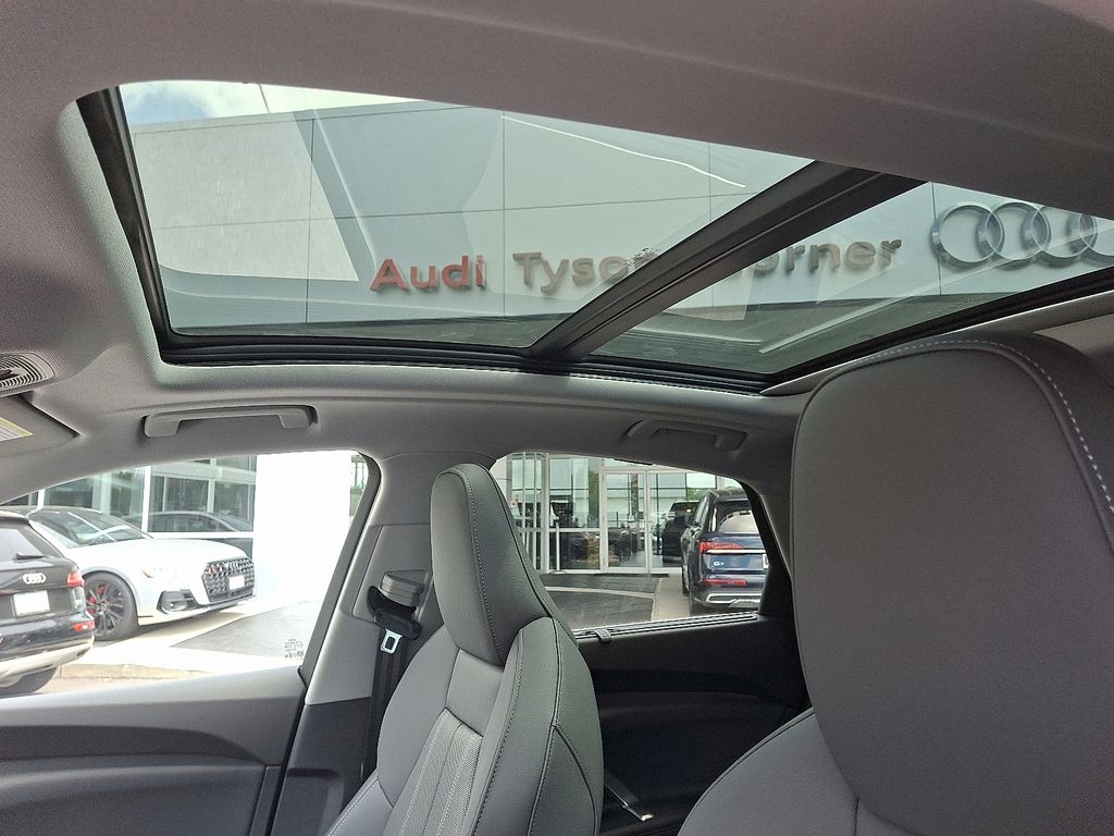 Thumbnail: 2025 Audi Q5 - 11