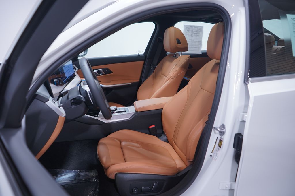 Thumbnail: 2025 BMW 3 Series - 7