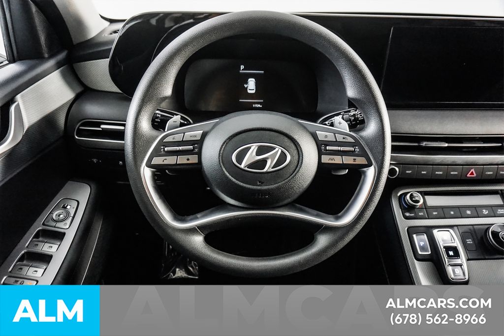 Used 2025 White Hyundai SE image 24