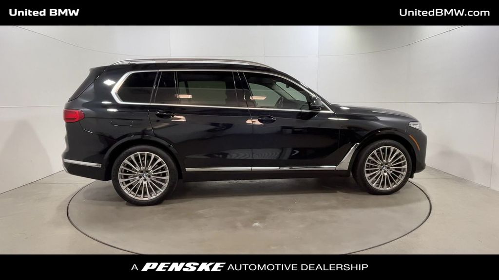 2022 BMW X7 xDrive40i 9