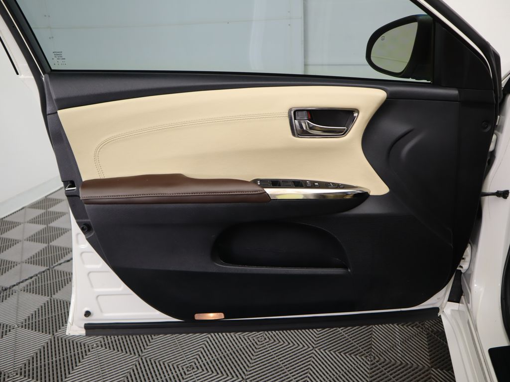 2014 Toyota Avalon XLE 24