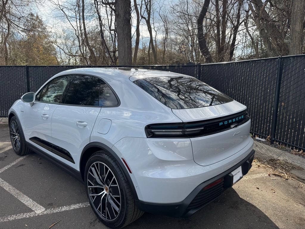 2025 Porsche Macan T 3