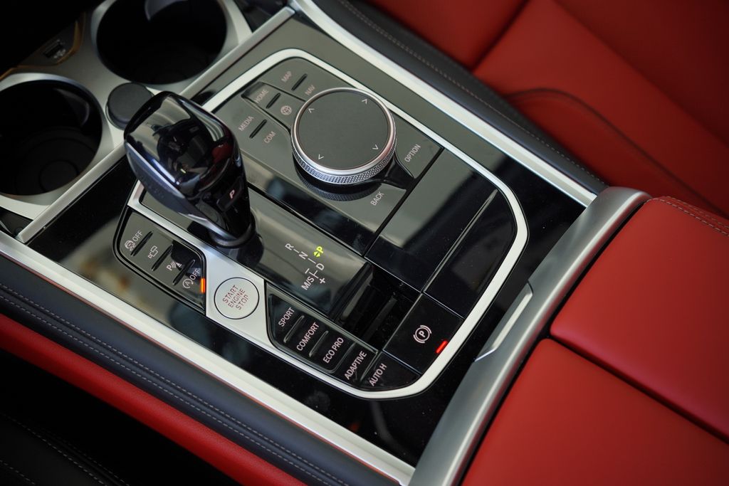 Thumbnail: 2026 BMW 8 Series - 19