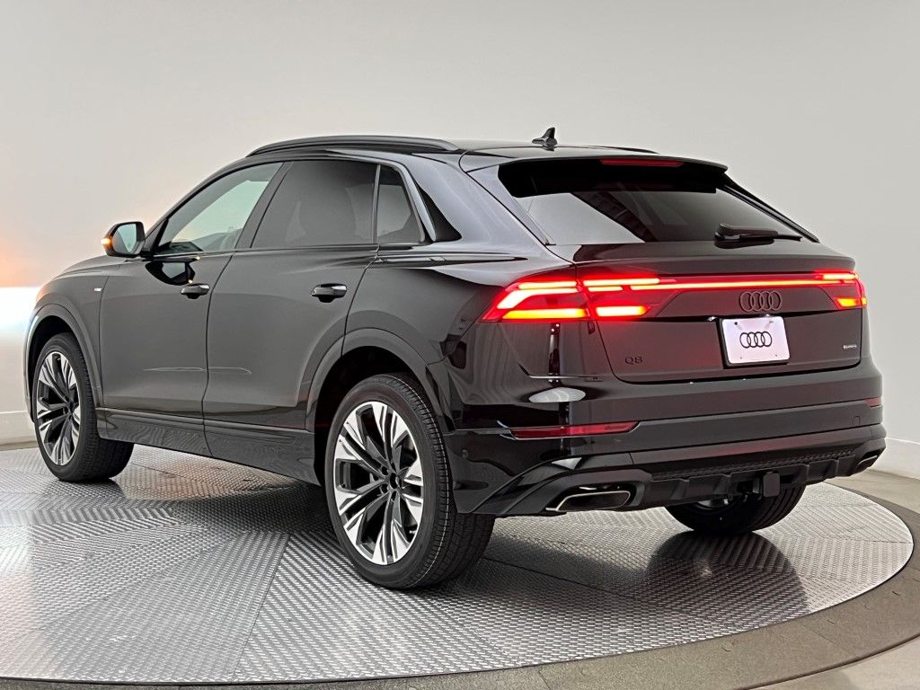 Thumbnail: 2026 Audi Q8 - 4