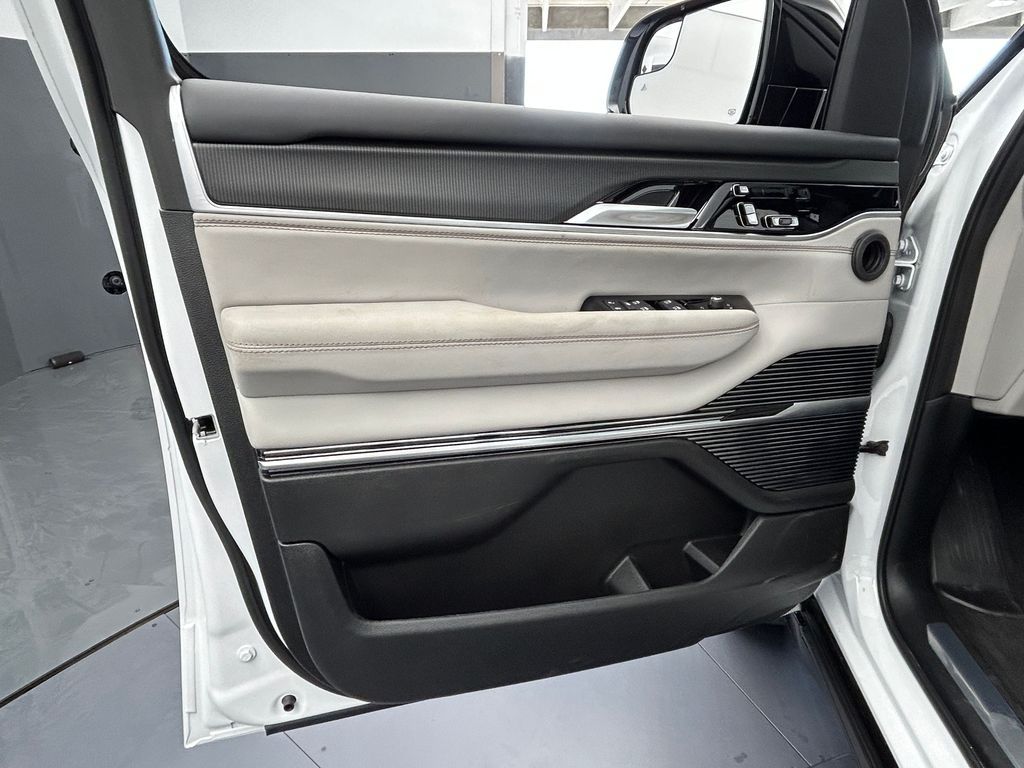 New 2026 Bright White Clearcoat Jeep Summit Obsidian image 19