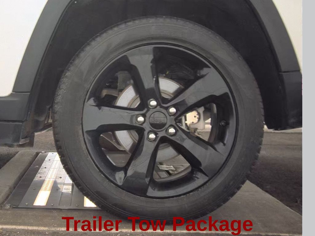 2025 Bright White Clearcoat Jeep Grand Cherokee Limited 4X4 SUV
