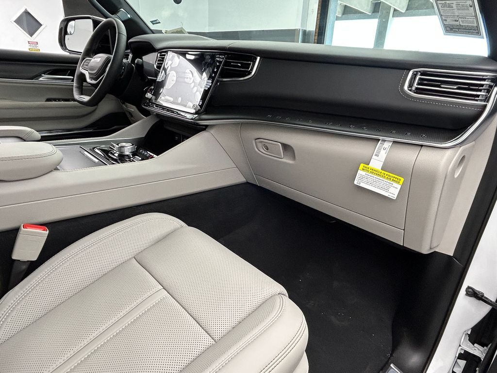 New 2026 Bright White Clearcoat Jeep Summit Obsidian image 44