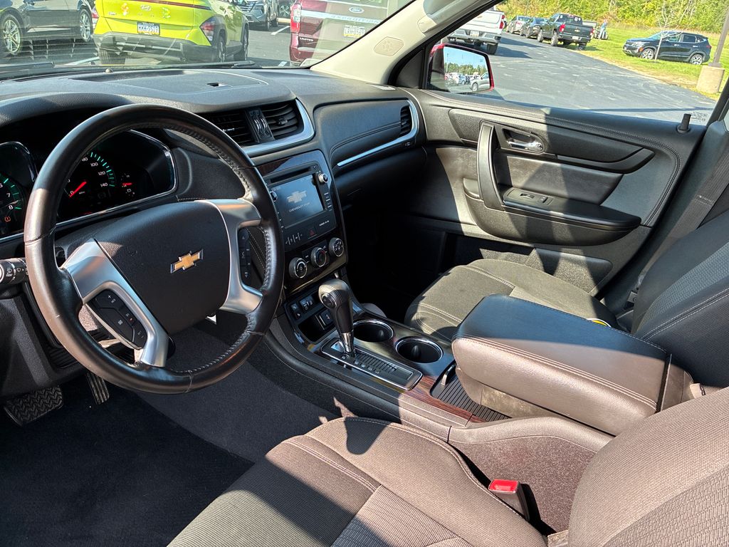 2017 Chevrolet Traverse LT - 10