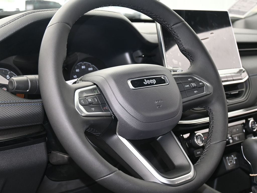 New 2026 bright white clearcoat Jeep Latitude image 13