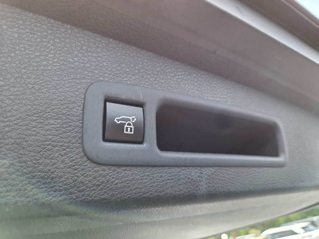 Used 2025 Toyota Sienna Van
