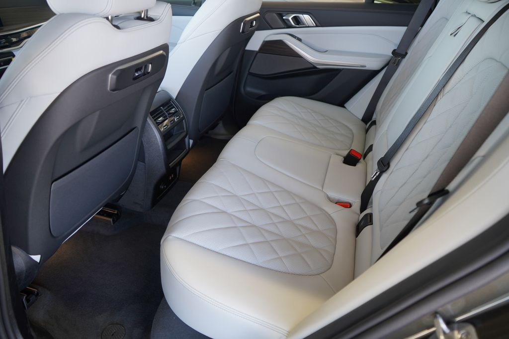 Thumbnail: 2026 BMW X5 - 21