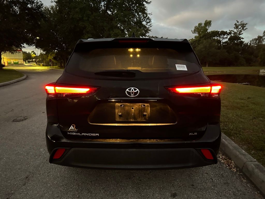Thumbnail: 2023 Toyota Highlander - 4