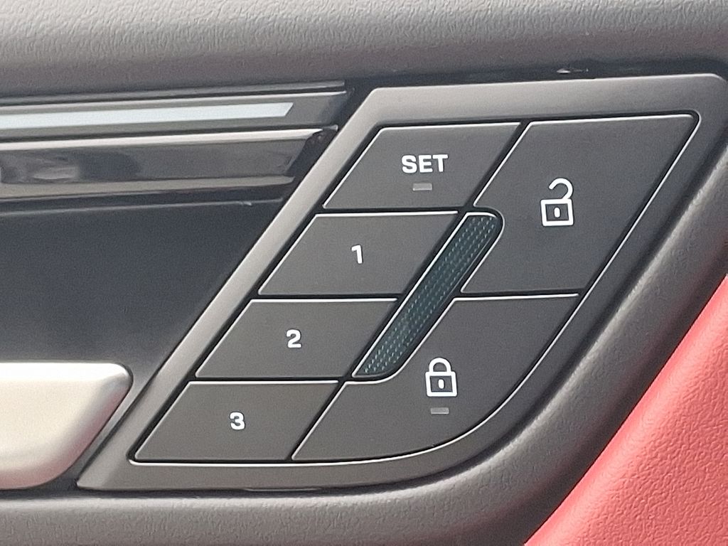 Thumbnail: 2026 Porsche Macan - 21