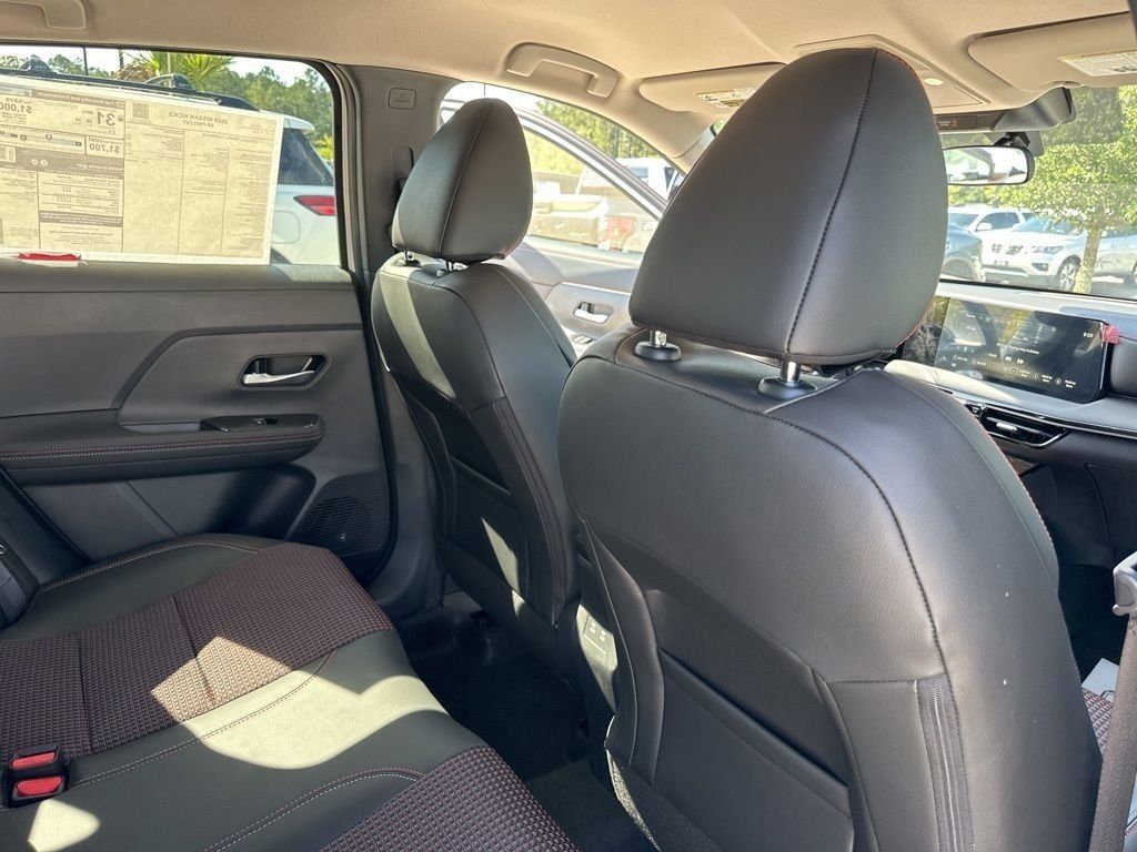 2025 Aspen White Tricoat Nissan Kicks SR FWD SUV