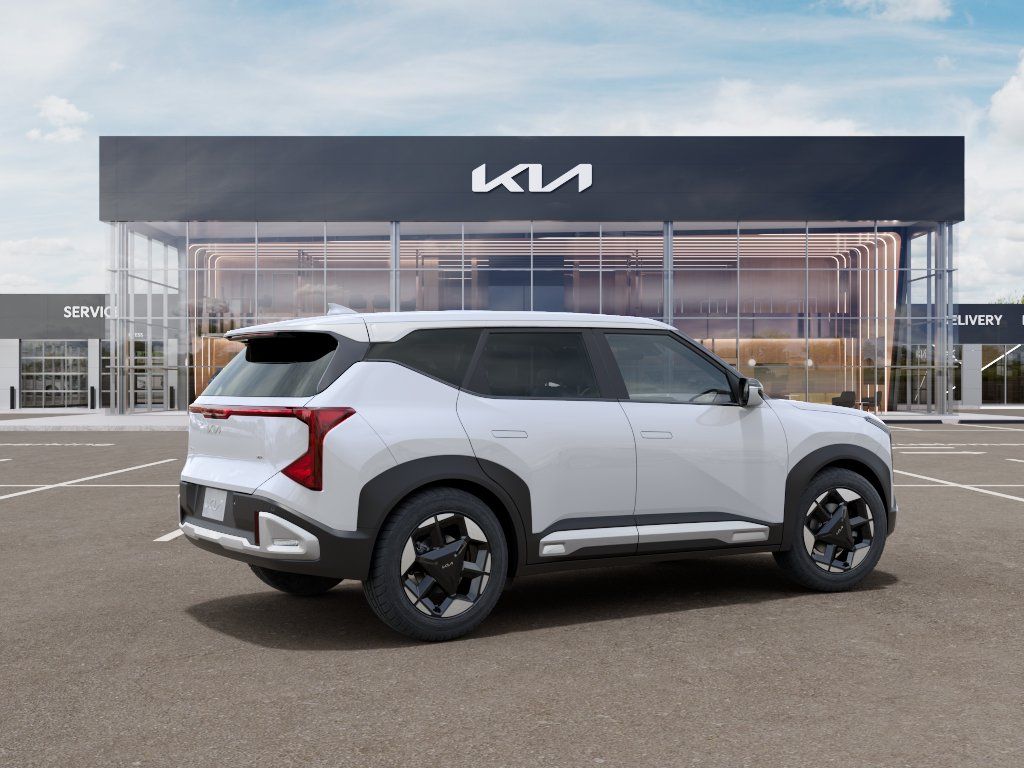 2027 Snow White Pearl Kia Seltos S AWD SUV