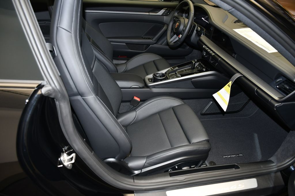 Thumbnail: 2026 Porsche 911 - 19