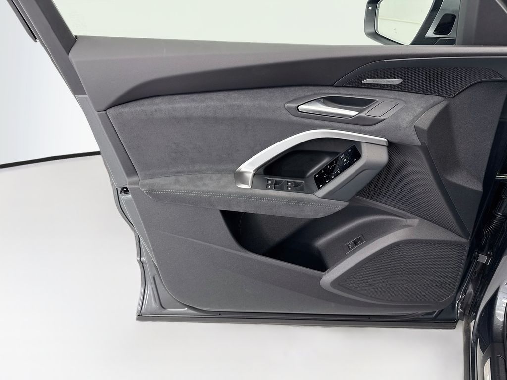 Thumbnail: 2026 Audi SQ5 - 23