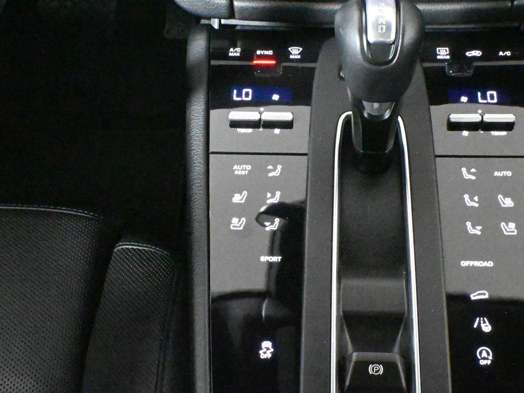 2022 Porsche Macan  28
