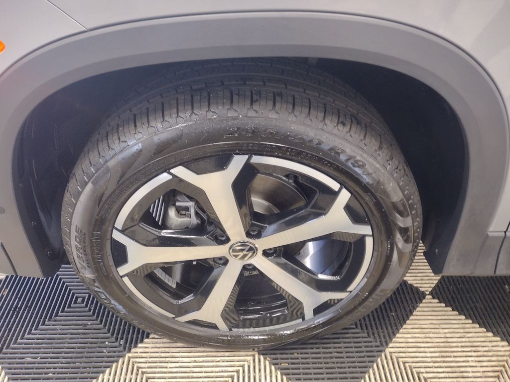 2025 Volkswagen Tiguan 2.0T SE