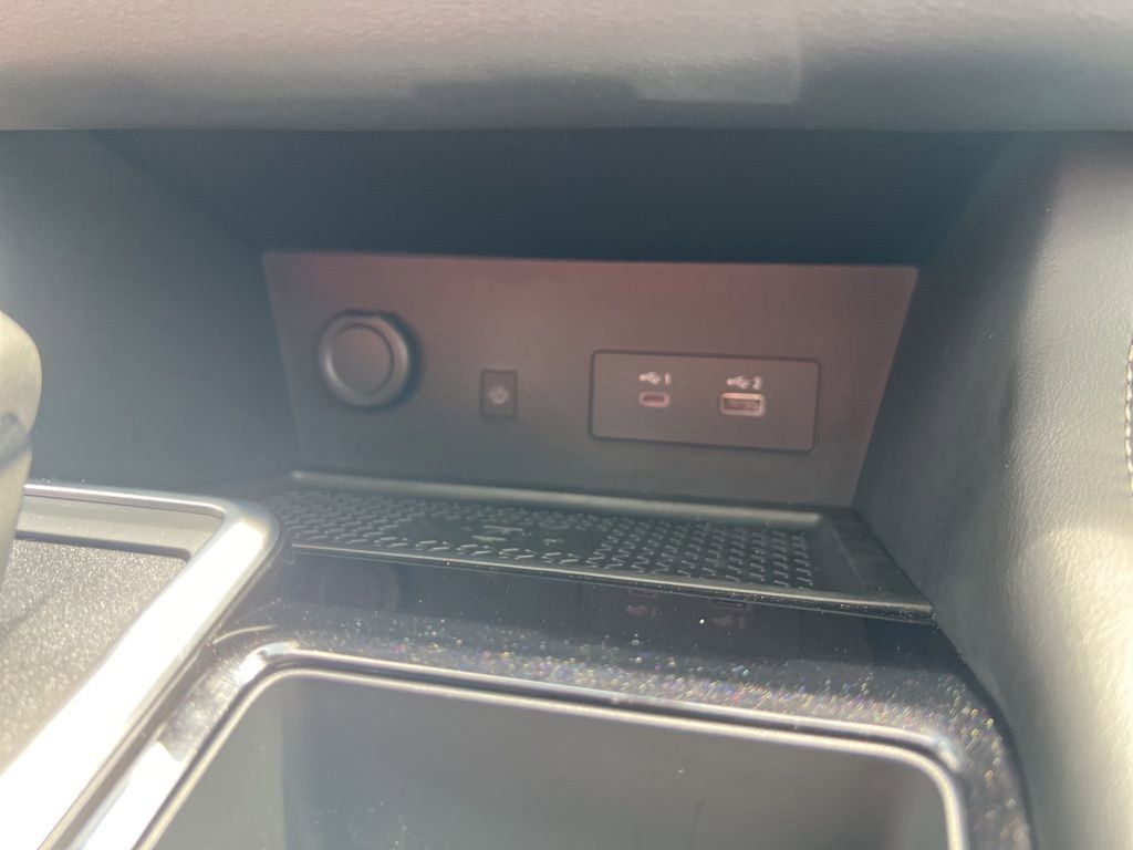 2025 Everest White Pearl Tricoat/Super Black Nissan Pathfinder Platinum FWD SUV