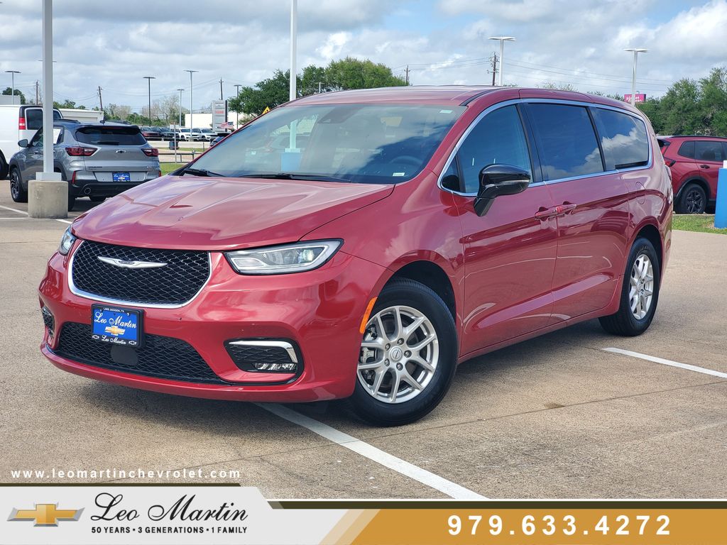 Red Hot Pearlcoat 2026 Chrysler Pacifica Select FWD Minivan Front-Wheel Drive 9-Speed Automatic