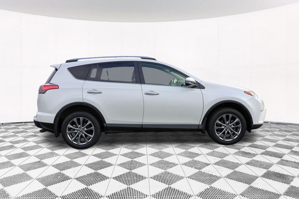 2017 Toyota RAV4 Limited 8