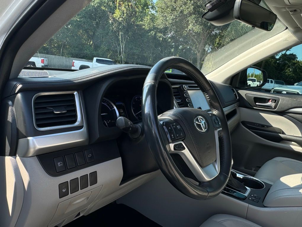 2019 Toyota Highlander Hybrid XLE 36