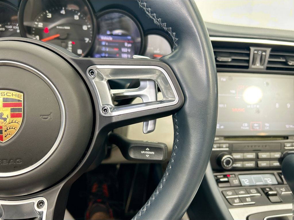 Thumbnail: 2017 Porsche 911 - 15