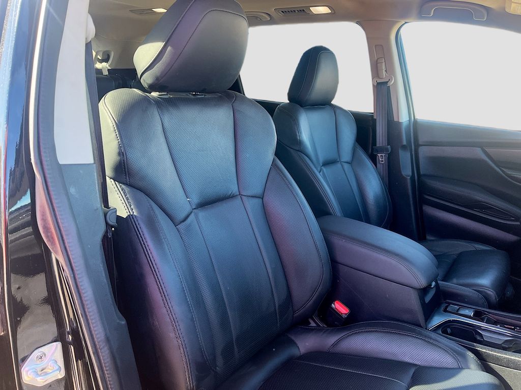 Used 2025 Black Subaru Onyx Edition Touring image 31