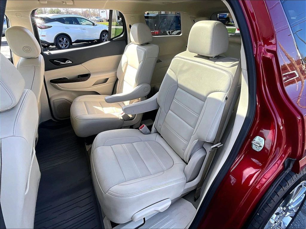 2023 GMC Acadia — photo 14