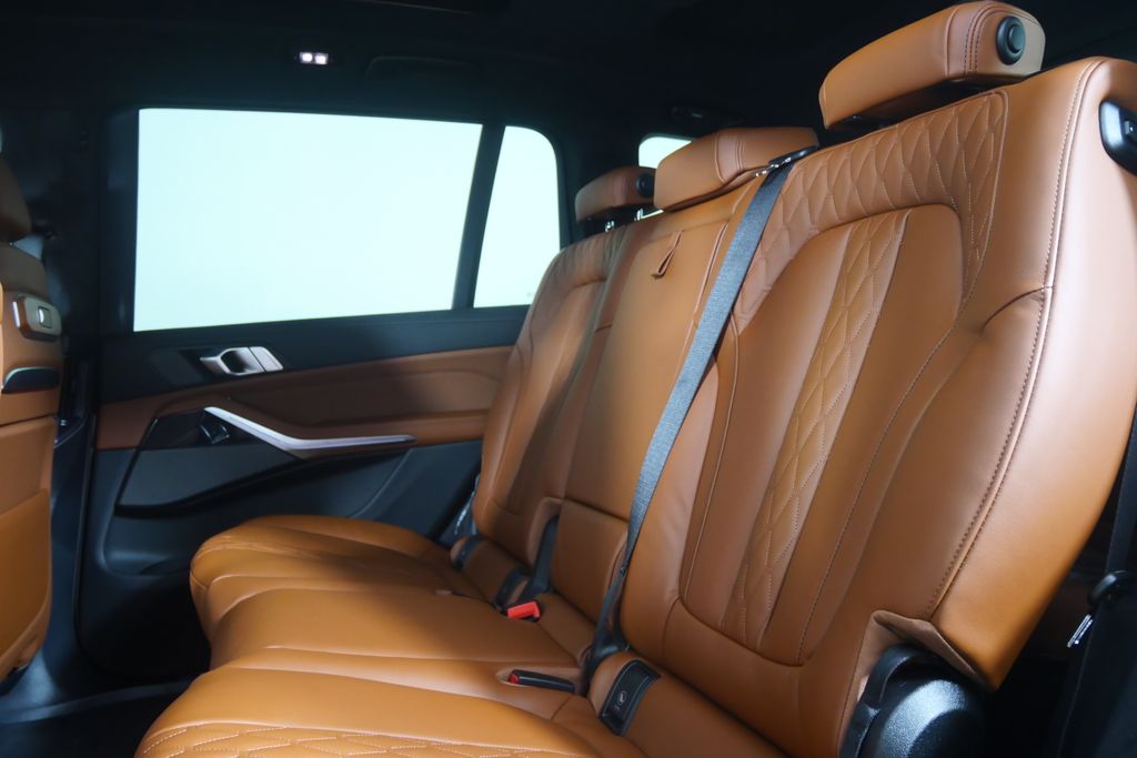 Thumbnail: 2027 BMW X7 - 15