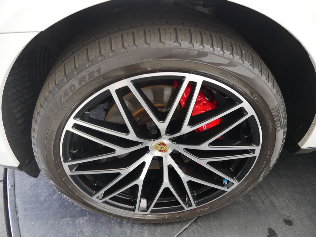 Thumbnail: 2023 Porsche Macan - 13