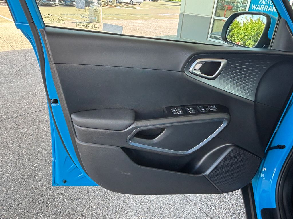 Thumbnail: 2023 Kia Soul - 25
