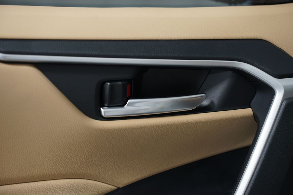 Thumbnail: 2025 Toyota RAV4 - 32