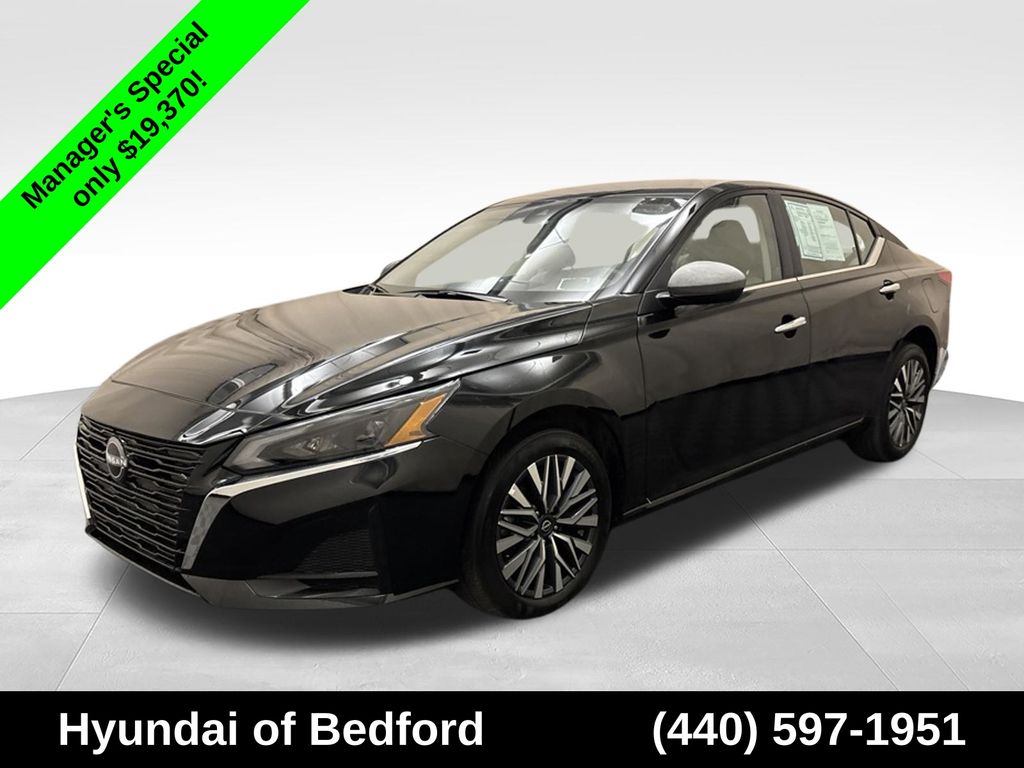 Super Black Clearcoat 2025 Nissan Altima Sedan All-Wheel Drive Continuously Variable Transmission
