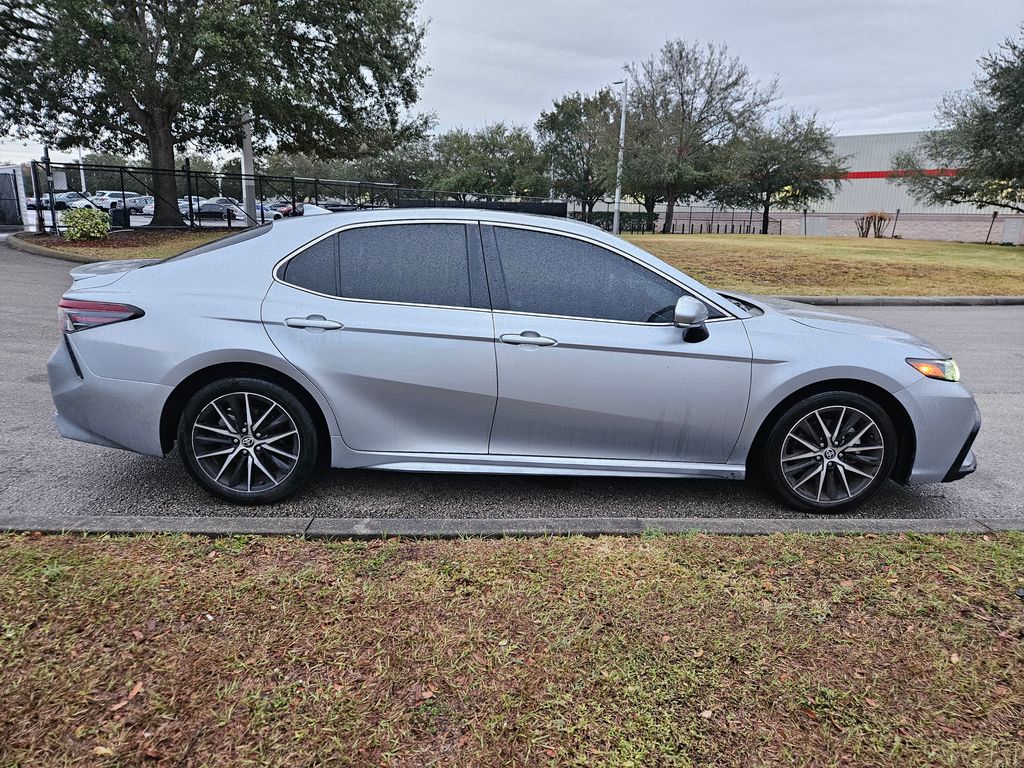 2022 Toyota Camry SE 6