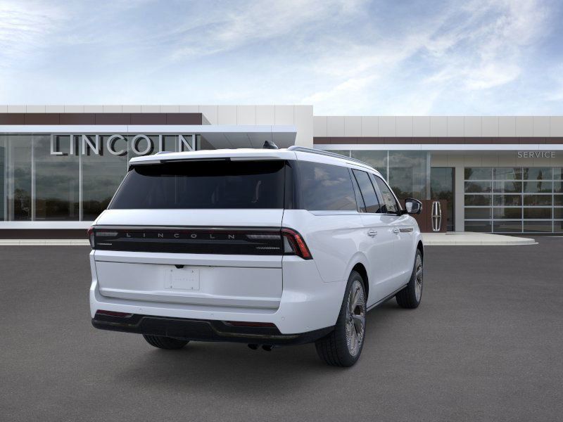 Thumbnail: 2025 Lincoln Navigator L - 8