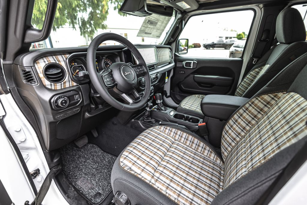 2026 Jeep Gladiator 85th Anniversary Edition thumbnail 23