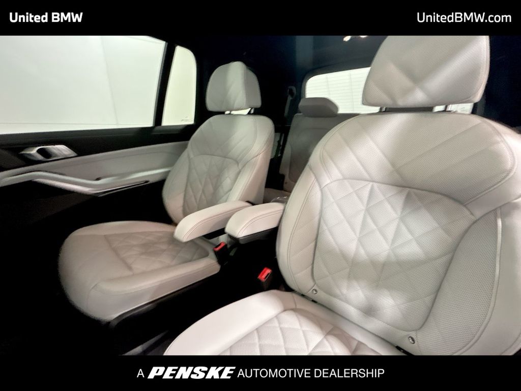 2026 BMW X7 xDrive40i 21