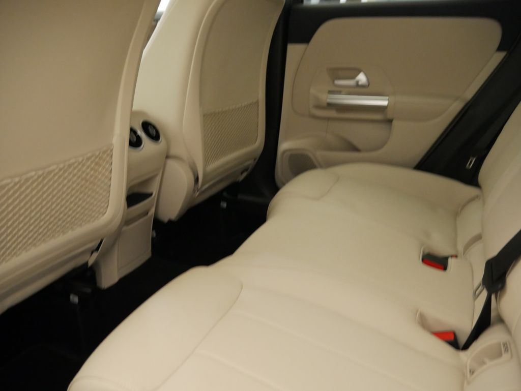 Thumbnail: 2023 Mercedes-Benz GLA - 25