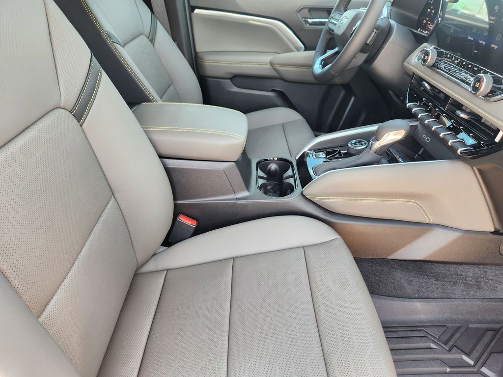 2026 Chevrolet Colorado ZR2 photo 11