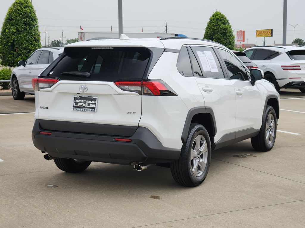 2025 Toyota RAV4 XLE - 6