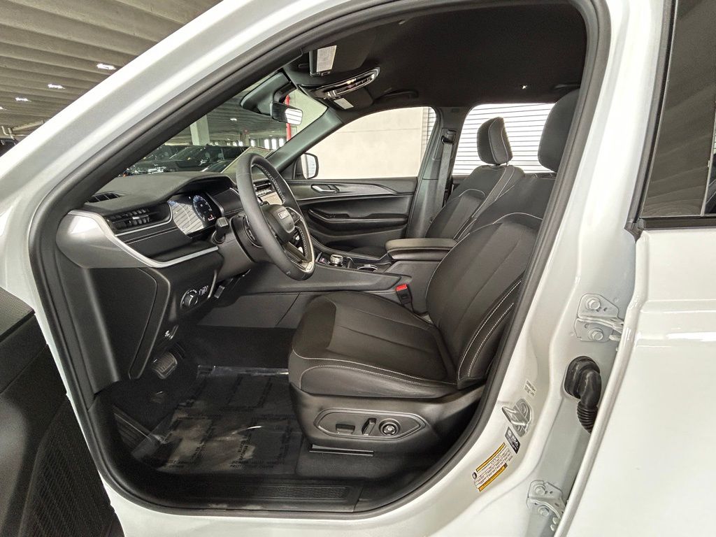 Used 2025 Bright White Clearcoat Jeep Laredo image 15