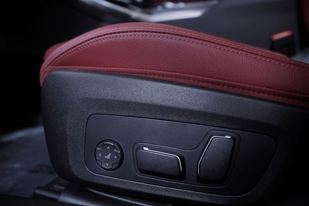 2025 BMW 3 Series 330i 12