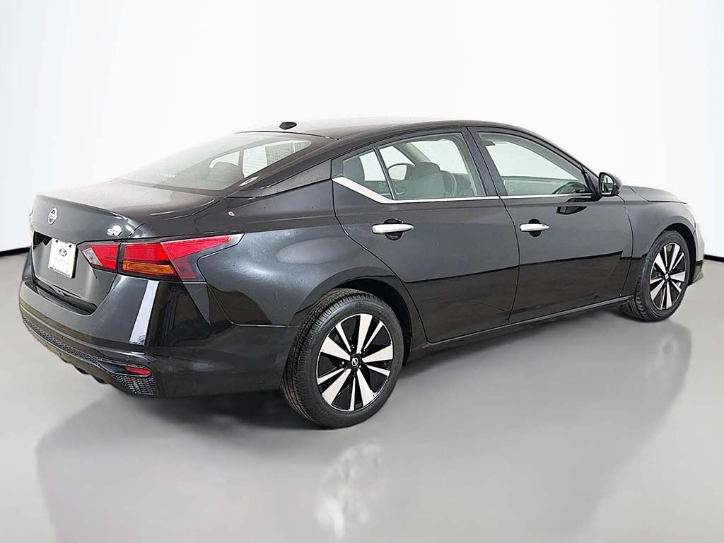 Used 2022 Black Nissan 2.5 SV image 8
