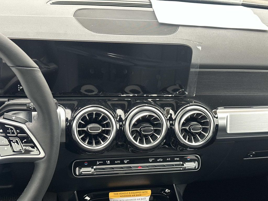 Thumbnail: 2026 Mercedes-Benz GLB - 21