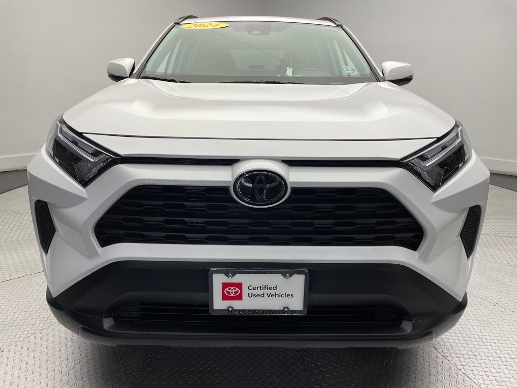 2024 Toyota RAV4 XLE 2